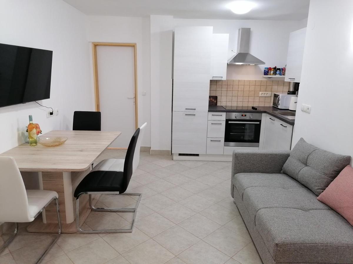 Kika Apartman Dramalj Kültér fotó